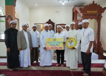 Bupati Berikan Hibah Pembangunan Masjid Al Mashlahah Tambarangan