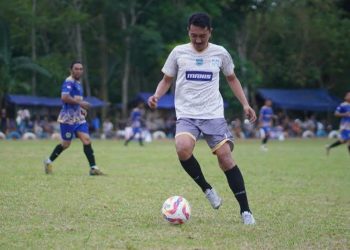 Bupati Apresiasi Turnamen Sepak Bola Awang Bangkal Barat Cup II