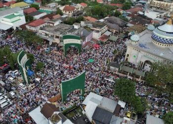 D:\2025\Oktober 2025\28 Oktober 2025\5\hal 5\hal 5\LAUTAN jamaah haul Guru Sekumpul ke-18 yang memadati kawasan Sekumpul Martapura..jpg