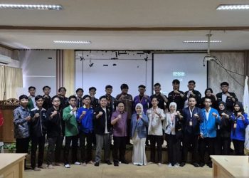 D:\2025\Oktober 2025\30 Oktober 2025\5\hal 5\hal 5\Anggota Komisi II DPRD Kalsel Firman Yusi bersama para peserta Forum Nasional.jpg