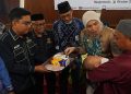 D:\2025\Oktober 2025\31 Oktober 2025\5\hal 5\WAKIL walikota Hj Ananda menggunting sedikit rambut bayi peserta Taskuran.jpg