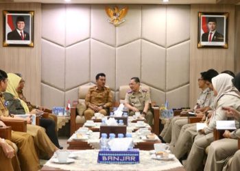 G:\2025\Oktober 2025\7 Oktober 2025\5\HAL 5\Bupati Banjar H Saidi Mansyur dan Kepala Kantor Pertanahan Kabupaten Banjar Langlang.jpg