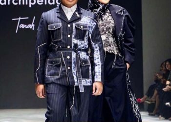 Sasirangan Tanah Laut Guncang Panggung Fashion Indonesia