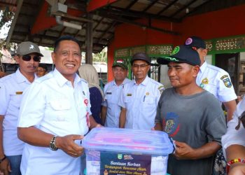 Wabup Tala Serahkan Bantuan