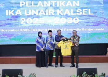 D:\2025\1 Desember 2025\2\Supian HK Hadiri Pelantikan IKA Unair.jpg