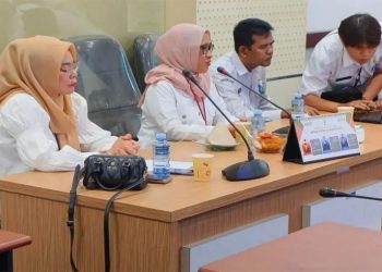 D:\2025\November 2025\14 November 2025\5\hal 5\Sekretaris DPRD Banjarbaru Arnawaty Supiatin memberikan arahan saat memimpin.jpg