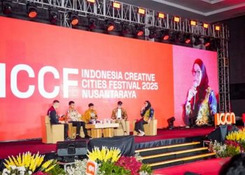 D:\2025\November 2025\14 November 2025\5\hal 5\Wali Kota Banjarbaru Erna Lisa Halaby saat memaparkan visi Aero City.jpg