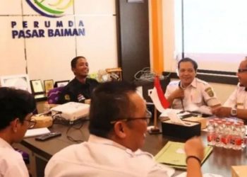 D:\2025\November 2025\17 November 2025\5\hal 5\Jajaran direksi dan pegawai di Perumda Pasar Baiman Kota Banjarmasin.jpg