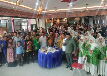 D:\2025\November 2025\17 November 2025\5\hal 5\WAKIL Ketua DPR RI H.Cucun Ahmad Syamsurizal foto bersama tokoh pendidikan dan Fatayat NU Kalsel.jpg