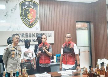 D:\2025\November 2025\19 November 2025\2\2\2\New Folder\Polda Bongkar Home Industri Miras Ilegal.jpg