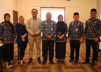 D:\2025\November 2025\19 November 2025\5\hal 5\Dewan Juri Duta Korpri Kabupaten Banjar 2025 foto bersama di sela acara.jpg