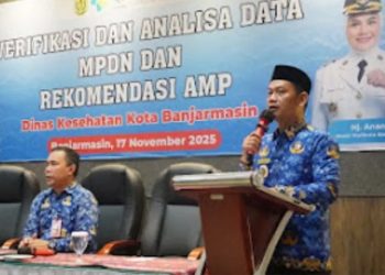 D:\2025\November 2025\19 November 2025\5\hal 5\Wali Kota Banjarmasin H Muhammad Yamin HR saat memberikan sambutan.jpg