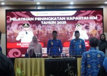 D:\2025\November 2025\19 November 2025\5\hal 5\Wali Kota Banjarmasin H Muhammad Yamin HR saat menghadiri.jpg