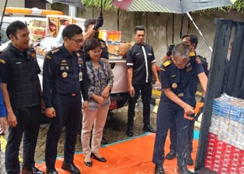 D:\2025\November 2025\21 November 2025\2\Kanwil DJBC Musnahkan Rokok dan Miras Ilegal.jpg