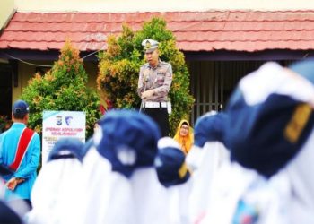 D:\2025\November 2025\25 November 2025\5\hal 5\Kanit Regident Satlantas Polresta Banjarmasin Ipda Ansyah Bhakti Satyabharda saat menjadi pembina.jpg