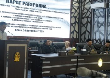 D:\2025\November 2025\25 November 2025\5\hal 5\Walikota H. Muhammad Yamin menyampaikn usulan raperda pengelolaan air limbah.jpg