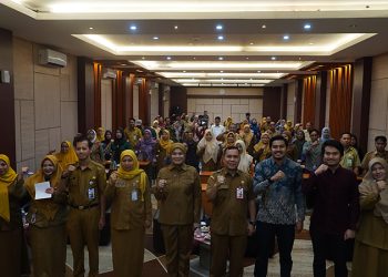 D:\2025\November 2025\4 November 2025\5\hal 5\hal 5\hal 5\Wawali Banjarmasin Hj Ananda bersama relawan SAPA.jpg