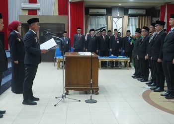 D:\2025\November 2025\4 November 2025\5\hal 5\Prosesi pelantikan kadis dan para pejabat fungsional di lingkungan pemko Banjarmasin.jpg