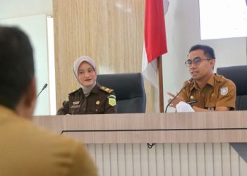 D:\2025\November 2025\6 November 2025\5\hal 5\Plt Asisten Pemerintahan dan Kesra Setda Banjar Khairullah Anshari memberikan sambutan.jpg