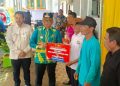 Disbunnak Serahkan Bantuan Sarana Produksi Perkebunan dan Peternakan