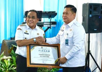 Bupati HSU H. Sahrujani Terima Penghargaan dari Kanwil Ditjen Pemasyarakatan Kalsel