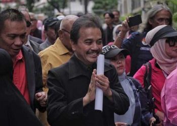 Roy Suryo Cs Dicekal ke Luar Negeri