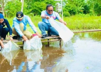 Bupati HSU serahkan bantuan sarana perikanan