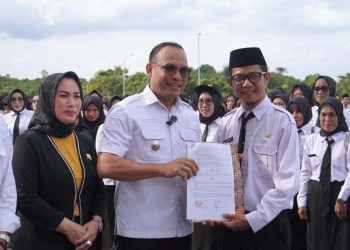Pemkab Serahkan SK kepada 2.409 PPPK Paruh Waktu