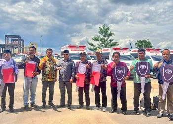 Bupati Rusli Serahkan 27 Unit Ambulans