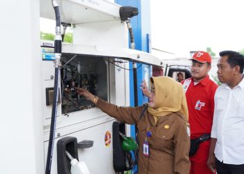 D:\2025\Desember 2025\10 Desember 2025\5\hal 5\Plt Kepala DKUMPP Banjar Linda Yuniarti turun langsung.jpg