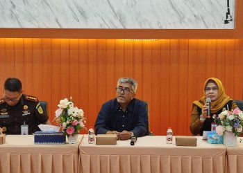 D:\2025\Desember 2025\11 Desember 2025\5\hal 5\Kepala Dinsos P3AP2KB Banjar Erny Wahdini memberikan sambutan.jpg