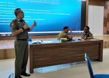 D:\2025\Desember 2025\3 Desember 2025\5\hal 5\Kasatpol PP Banjarmasin Ahmad Muzaiyin menyampaikan sejumlah tata tertib.jpg