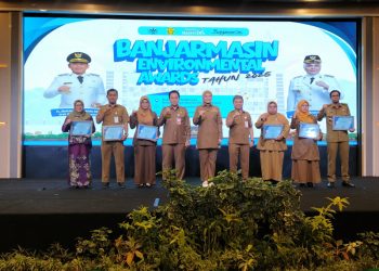 D:\2025\Desember 2025\3 Desember 2025\5\hal 5\Sejumlah insan peduli lingkungan mendapatkan penghargaan BEA 2025.jpg