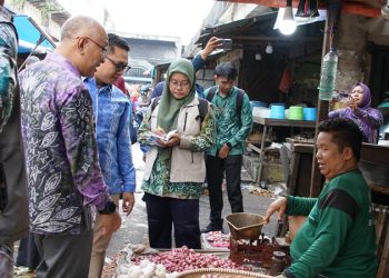 G:\2025\Desember 2025\19 Desember 2025\5\hal 5\hal 5\Pemko Banjarmasin melakukan pemantauan stok dan harga sembako di pasar.jpg