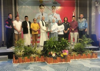 G:\2025\Desember 2025\29 Desember 2025\5\5\WAKIL Walikota Hj Ananda menerima piala juara umum Forda 2025.jpg