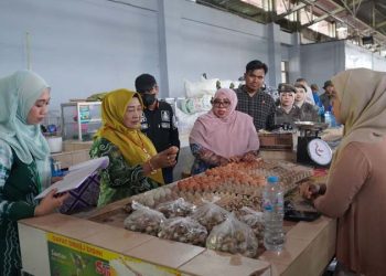 Pemkab Balangan Sidak Harga Bapokting di Pasar Modern Adaro