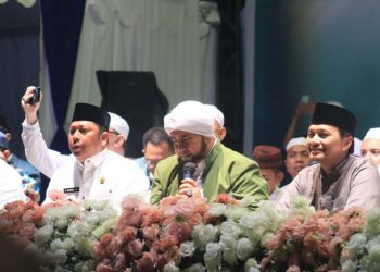Wagub Kalsel dan Warga Batola Bersholawat Bersama Habib Syech