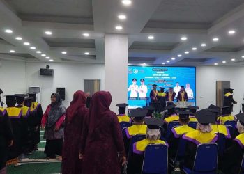 107 Lansia Ikuti Wisuda Sekolah Lansia S1 dan S2