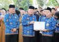Gubernur Bersama Kepala BKN Serahkan Ribuan SK PPPK