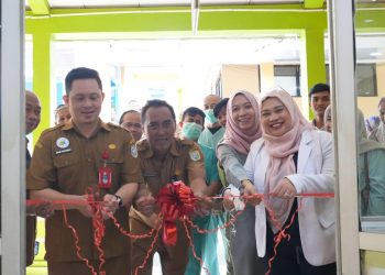 G:\2026\Januari\15 Januari 2026\5\Hal 5\Manajemen RSUD Ratu Zalecha meresmikan Poli Paru dan Rehabilitasi Medi.jpg