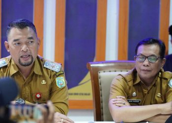 G:\2026\Januari\8 Januari 2026\5\hal 5\Sekda Banjar Yudi Andrea (kiri) didampingi Kepala Pelaksana Badan Penanggulangan Bencana.jpg