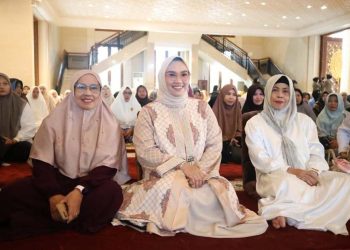 Andi Irmayani Rudi Latif Ikuti Sholat Hajat