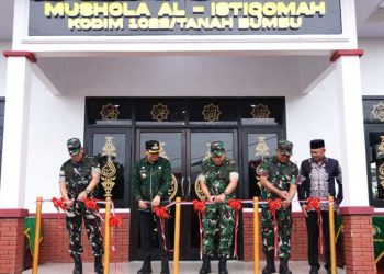 Pangdam XXII Tambun Bungai Bersama Bupati Tanbu Resmikan Mushola Al Istiqomah