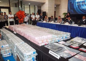 Barang Bukti Aksi Ilegal Dan Pencucian Uang Judi Online