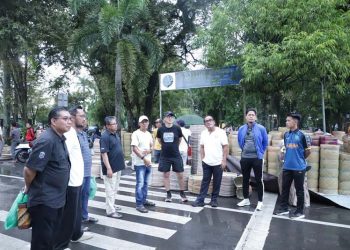 Bank Kalsel dan Bupati Hulu Sungai Utara Kunjungi Pasar Kerajinan Amuntai, Dukung UMKM Lokal