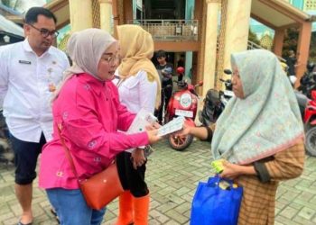 Bagikan Obat- obatan Untuk Warga Terdampak Banjir