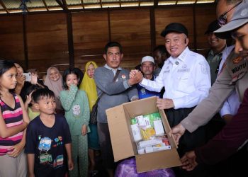Gubernur Kalsel Tinjau Banjir dan Bantu Korban Terdampak