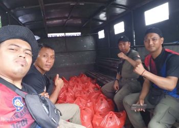 Satpol PP dan Damkar Tala Salurkan Bantuan