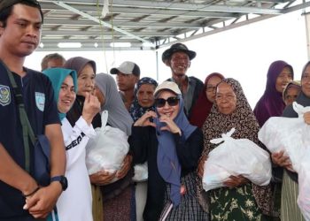 Hj Fathul Jannah Salurkan Bantuan Warga Terdampak Banjir