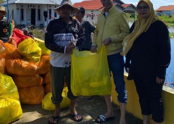 Maulana Berbagi Sembako Terhadap Warga Terdampak Banjir